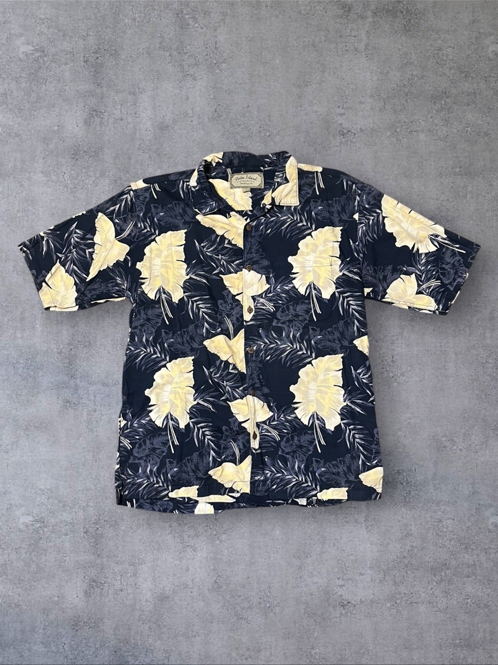 Vintage 2000s y2k Navy & Tan Hawaiian Floral Sz XL Button Up Shirt